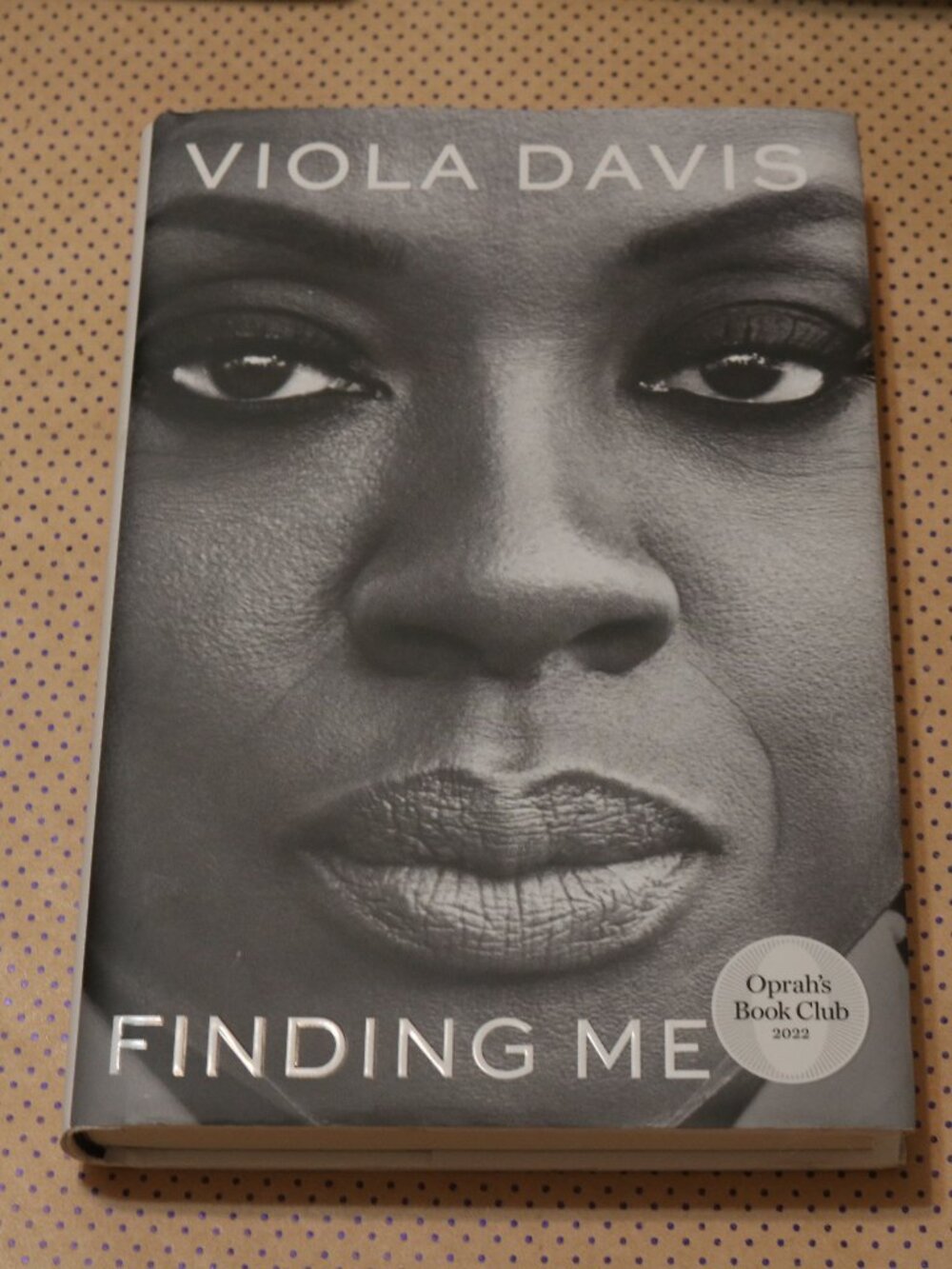 Viola Davis Finding Me Book - Picture 1 of 3